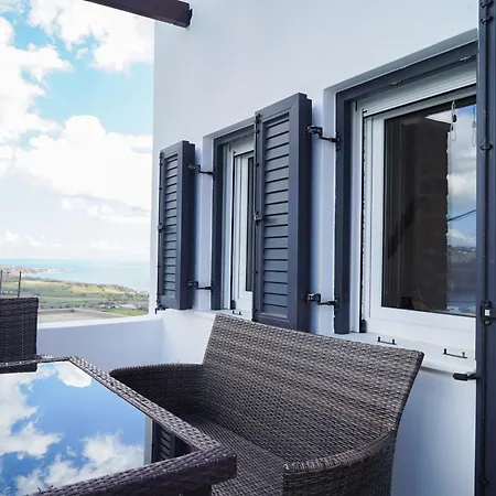 Anya Santorini Couette-café